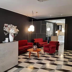 3* מלון Navona Theatre