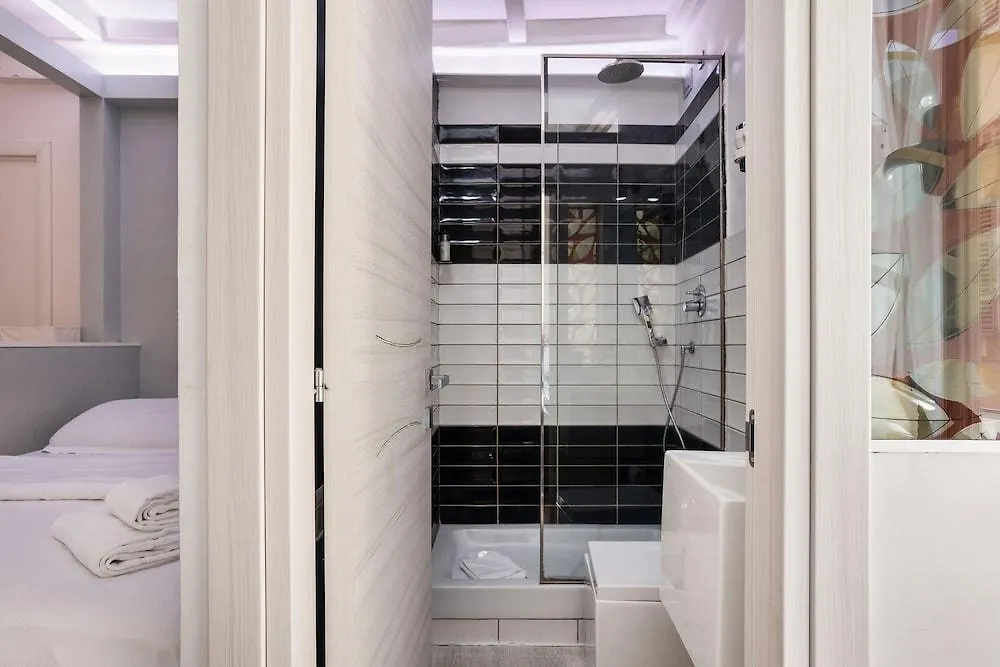 **** Konukevi Irooms - Spanish Steps Roma İtalya
