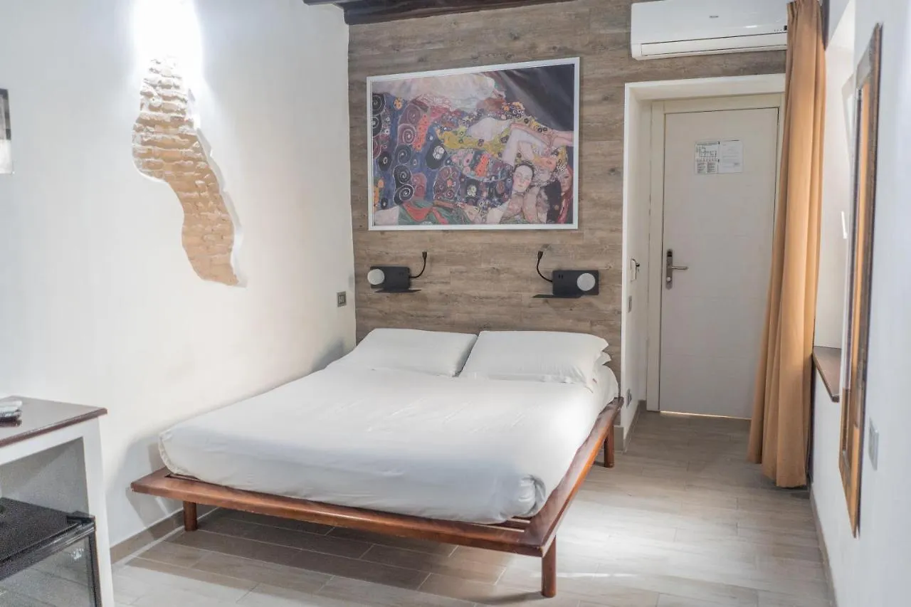 Konukevi Irooms - Spanish Steps Roma