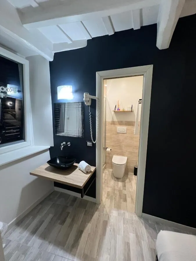 **** Konukevi Irooms - Spanish Steps Roma İtalya