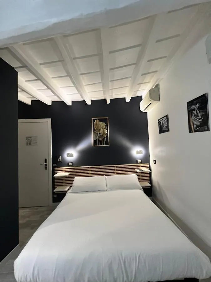 Irooms - Spanish Steps Roma 4*,
